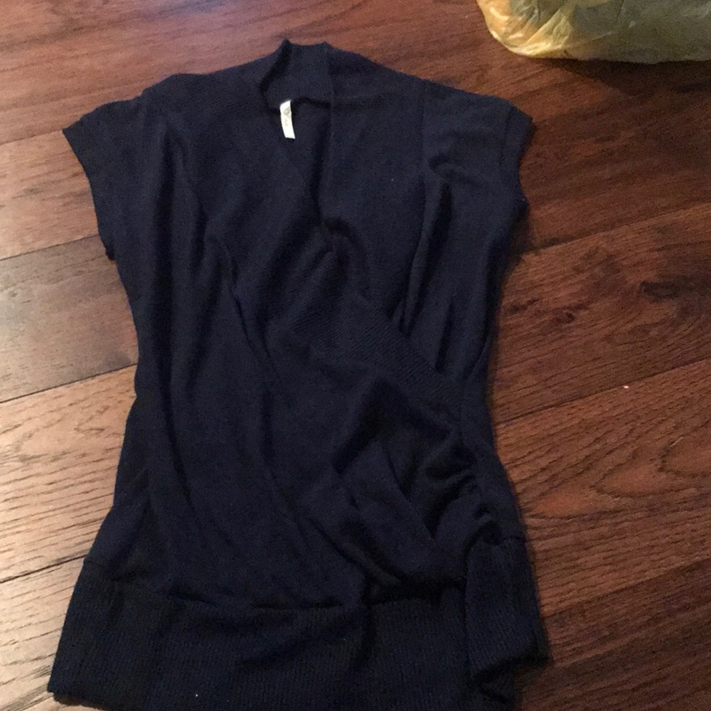 B1G1 Bella D size small top